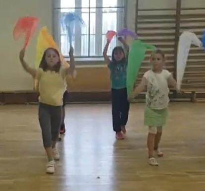 Danse avec les foulards