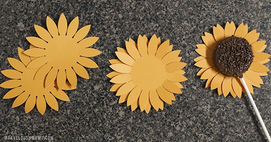 6-_sunflower-oreo-pops-layers.jpg
